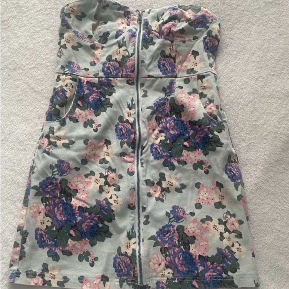 Chic Strapless Floral Dress